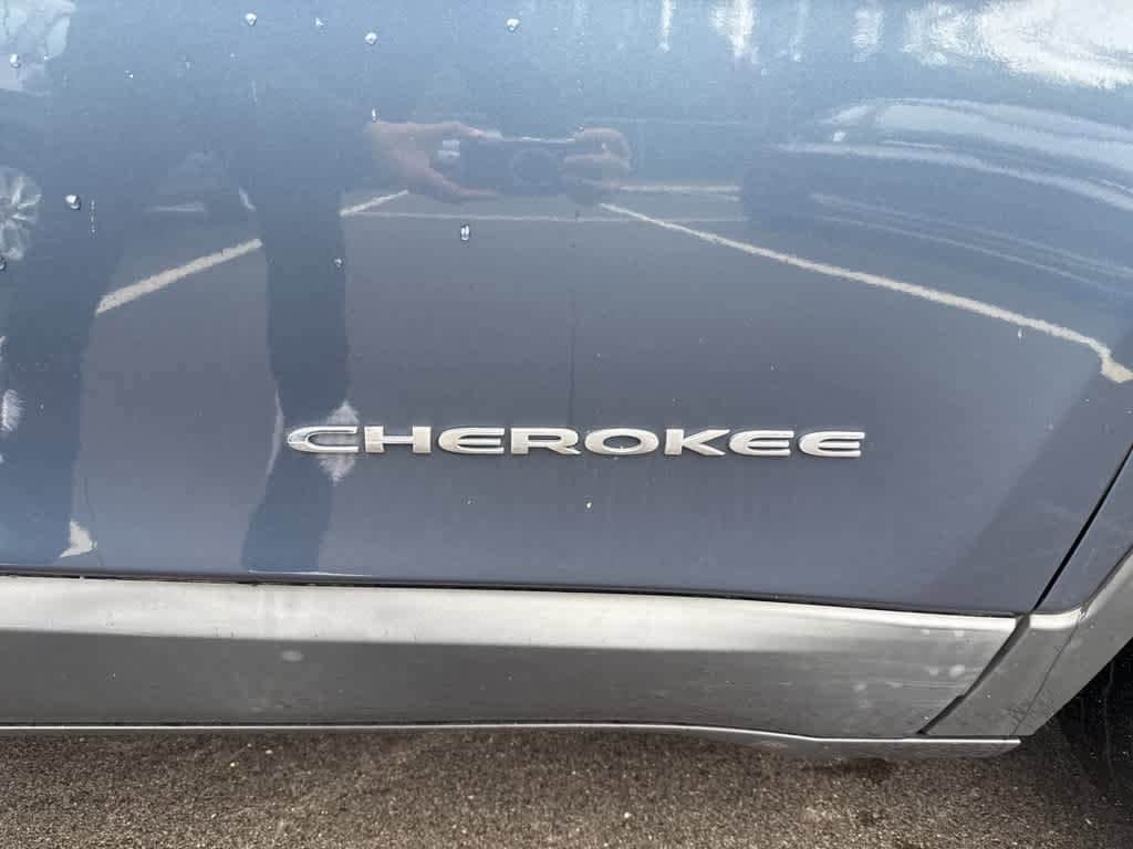 Thumbnail: 2020 Jeep Cherokee - 16