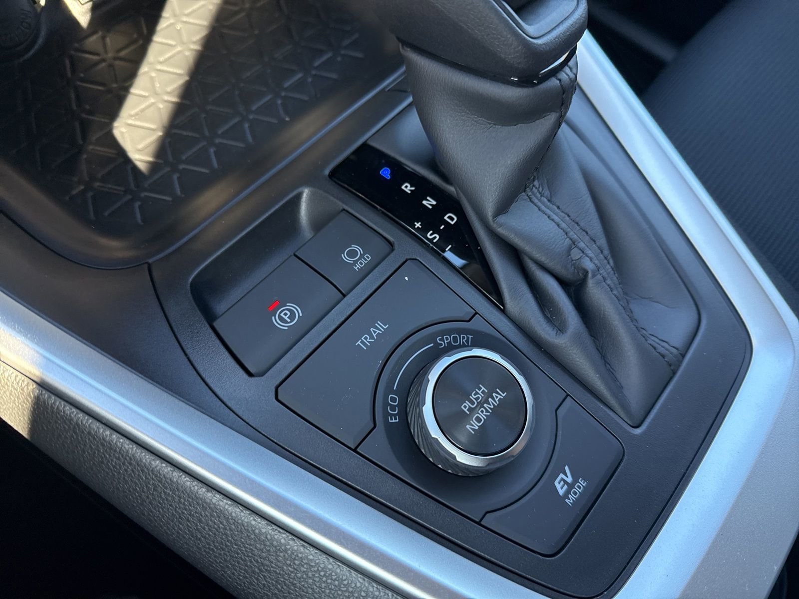 Thumbnail: 2025 Toyota RAV4 - 21