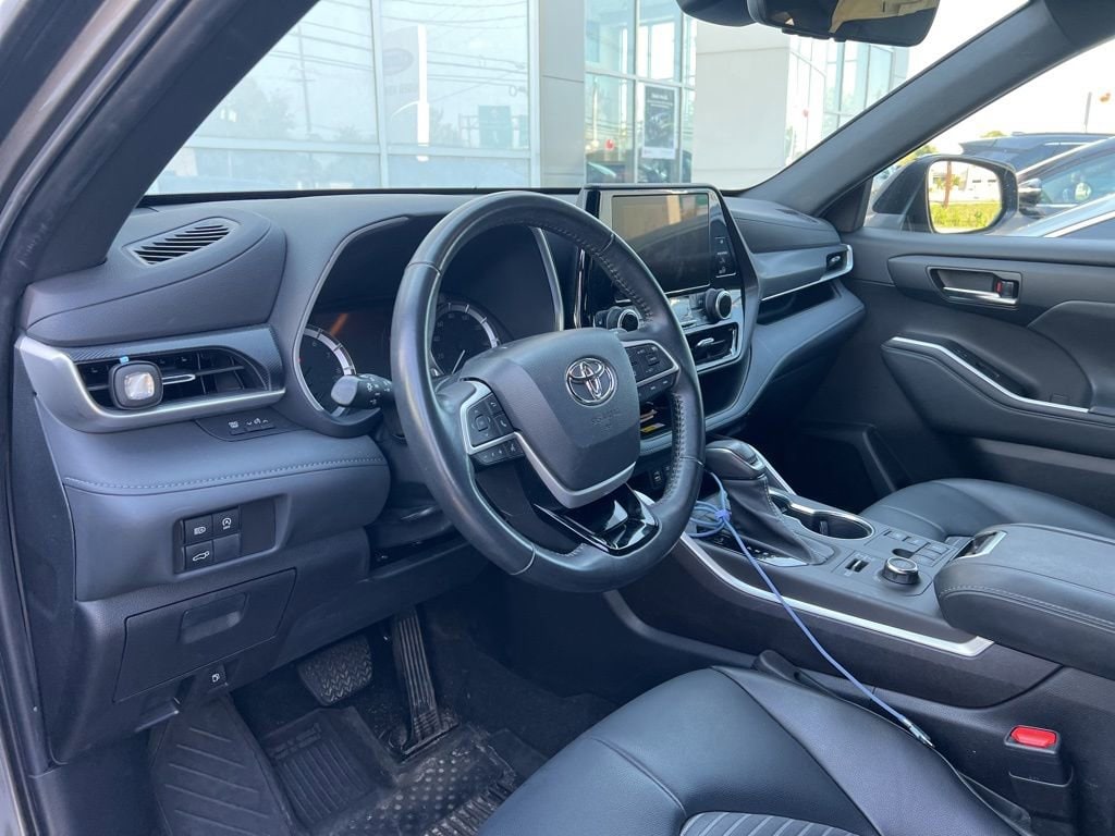 Thumbnail: 2023 Toyota Highlander - 13