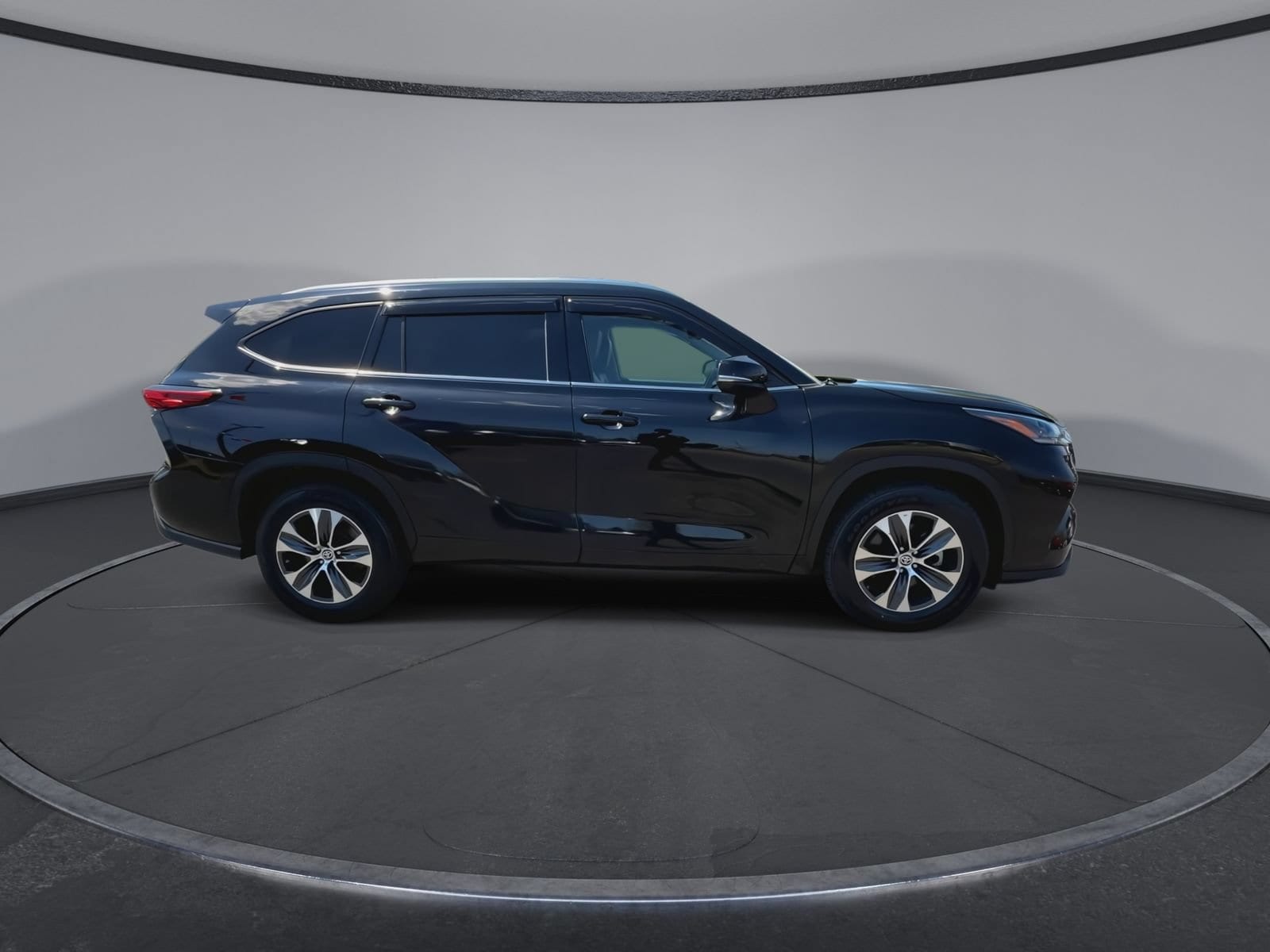 Thumbnail: 2021 Toyota Highlander - 16