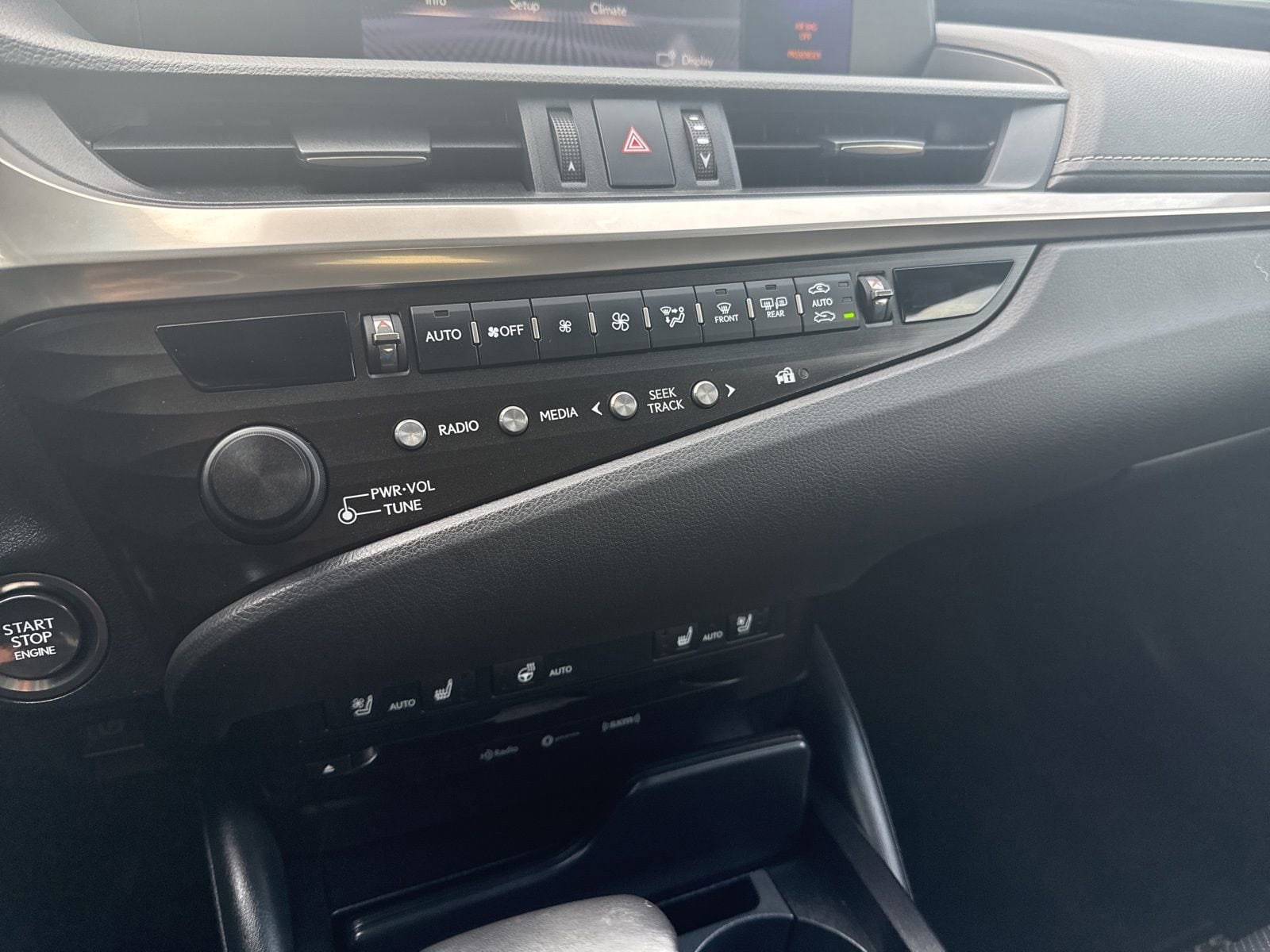 Thumbnail: 2020 Lexus ES - 27