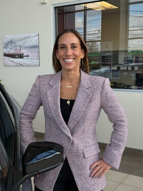 Staff member Lisa Devivo from ID_88da52