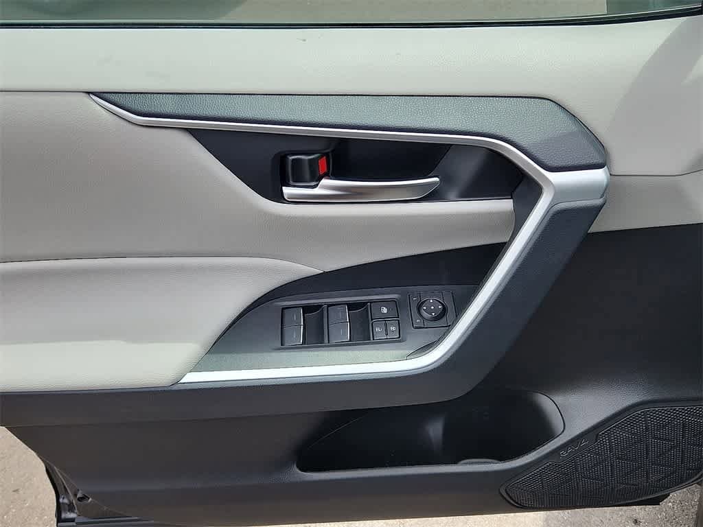 Thumbnail: 2025 Toyota RAV4 - 8