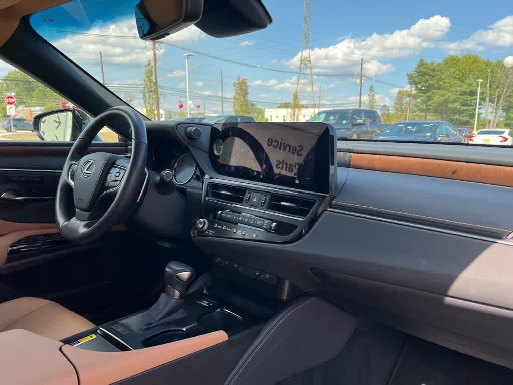 Thumbnail: 2024 Lexus ES - 18