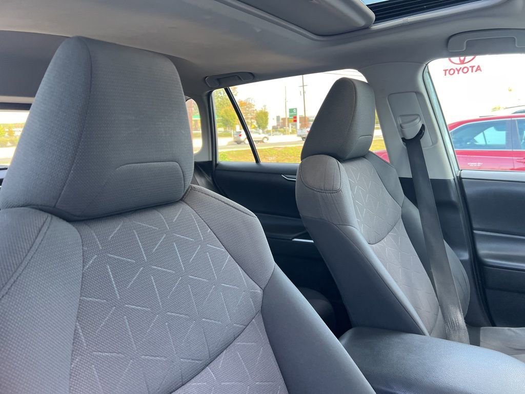 Thumbnail: 2019 Toyota RAV4 - 17