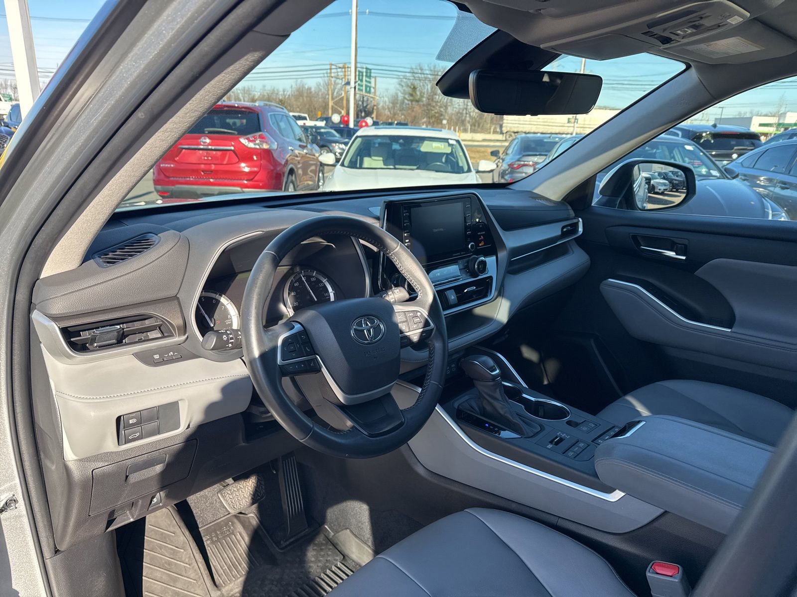 Thumbnail: 2022 Toyota Highlander - 17