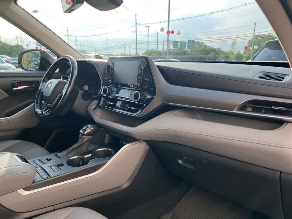 Thumbnail: 2021 Toyota Highlander - 18