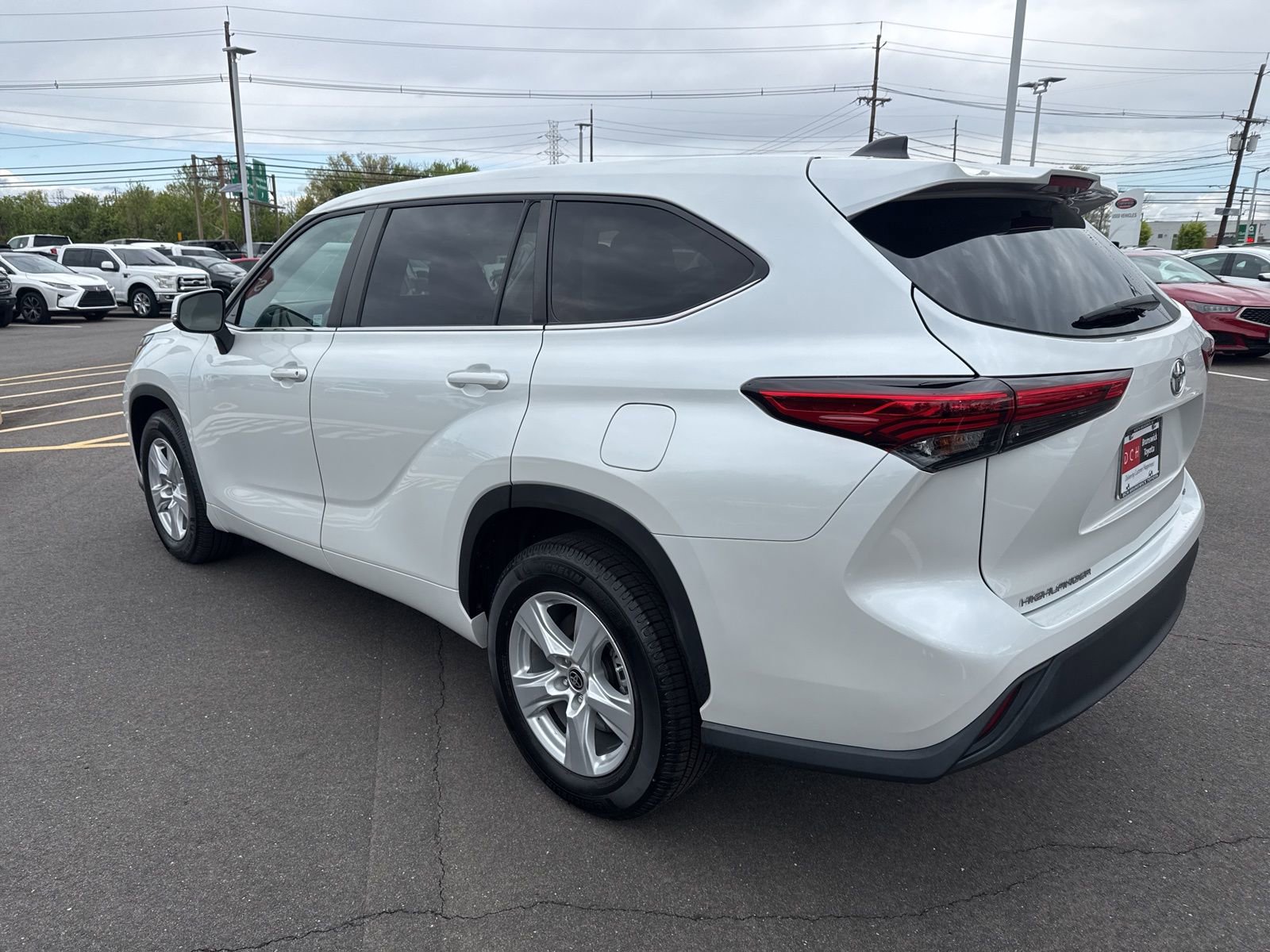 Thumbnail: 2023 Toyota Highlander - 13