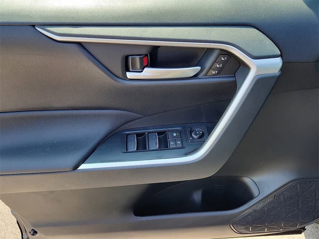 2025 Toyota RAV4 XLE Premium 12