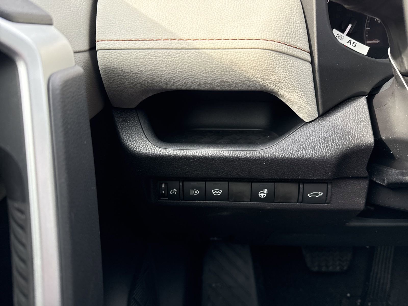 Thumbnail: 2025 Toyota RAV4 - 25