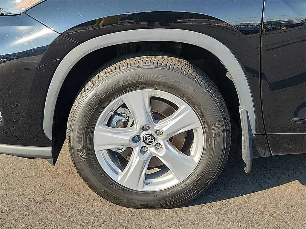 Thumbnail: 2022 Toyota Highlander - 14
