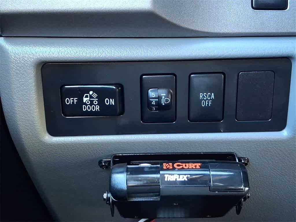 Thumbnail: 2010 Toyota Tundra - 29