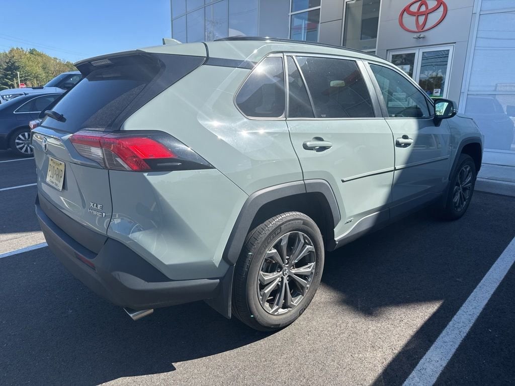 Thumbnail: 2022 Toyota RAV4 - 3