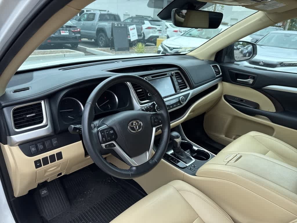 Thumbnail: 2019 Toyota Highlander - 16