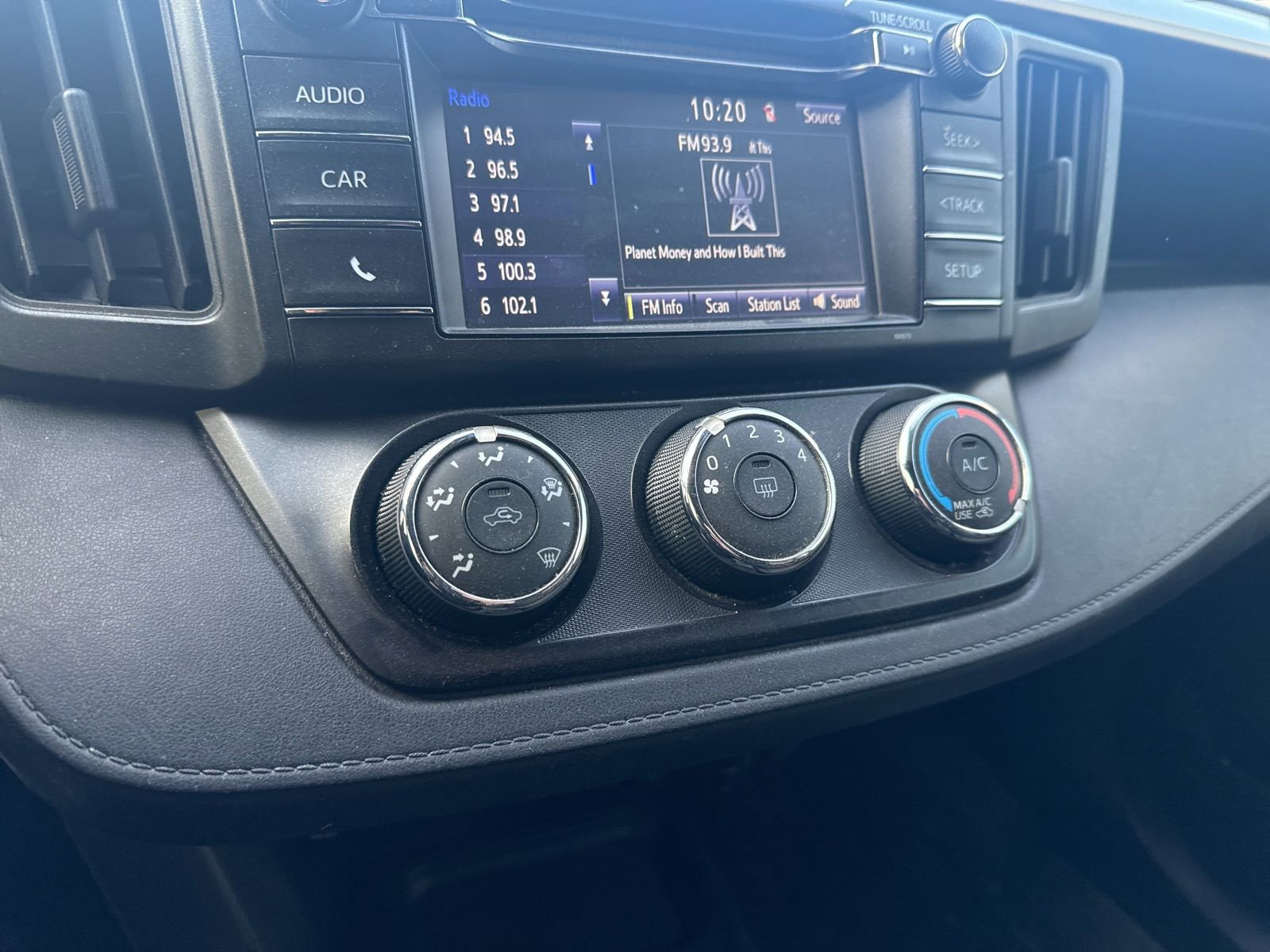 Thumbnail: 2017 Toyota RAV4 - 27