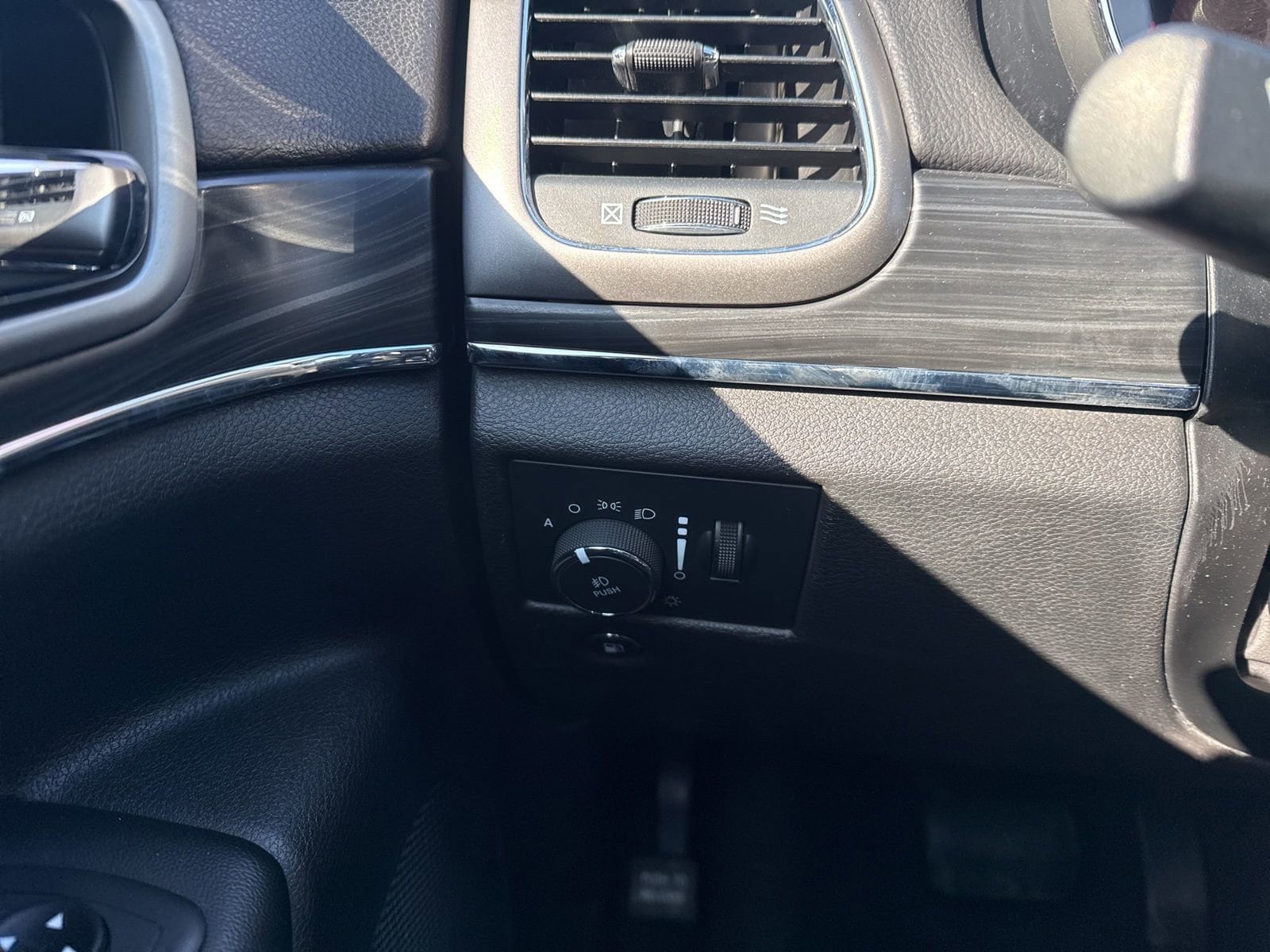 Thumbnail: 2019 Jeep Grand Cherokee - 30