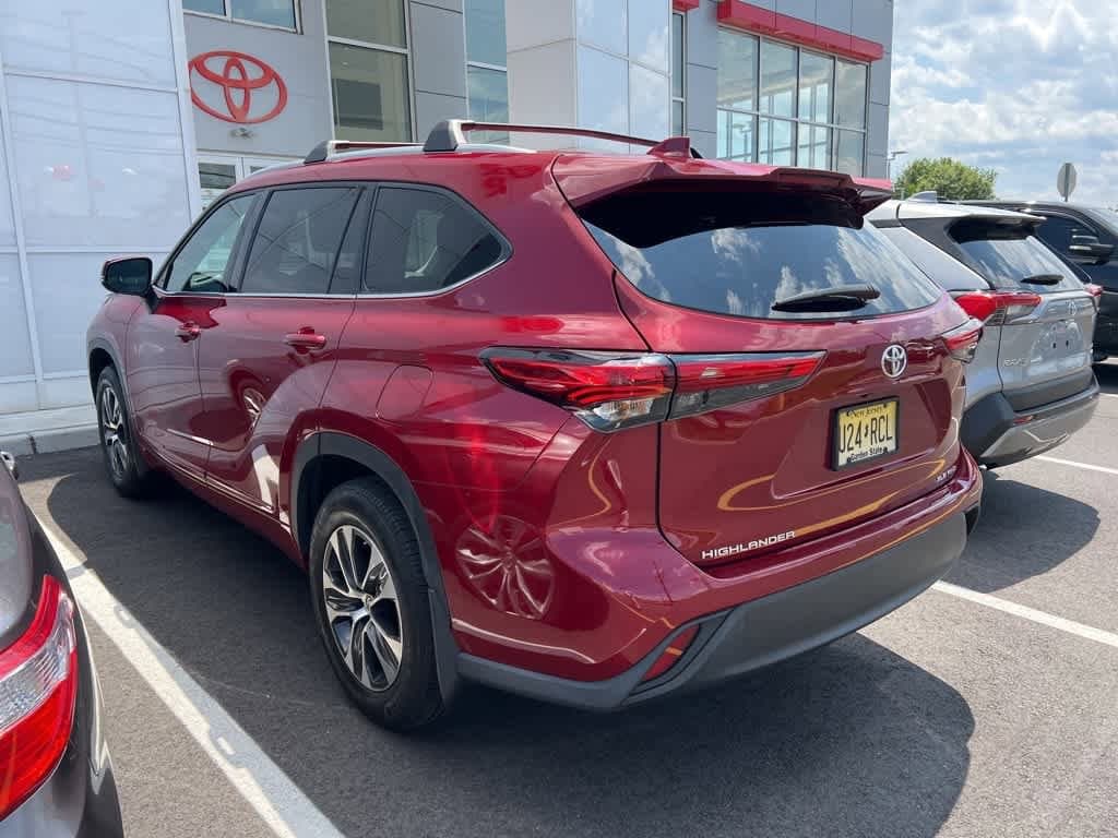 Thumbnail: 2022 Toyota Highlander - 4