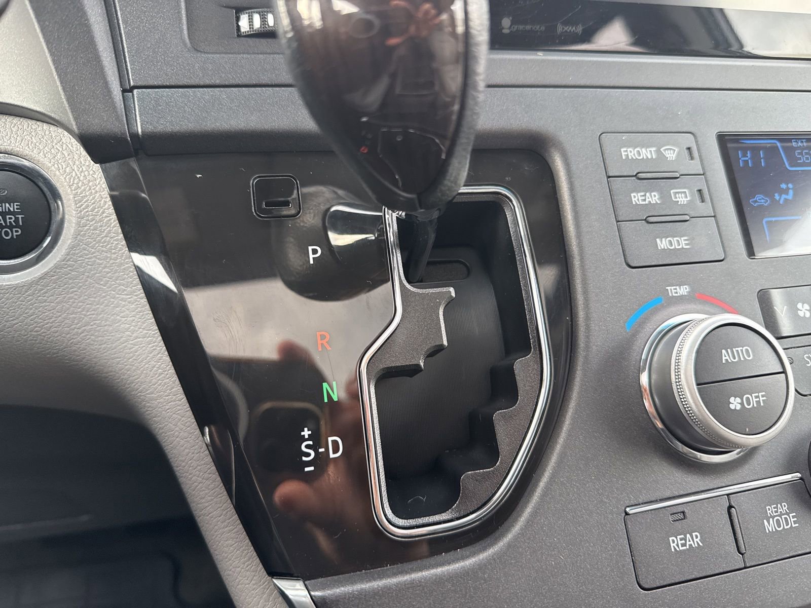 Thumbnail: 2016 Toyota Sienna - 33