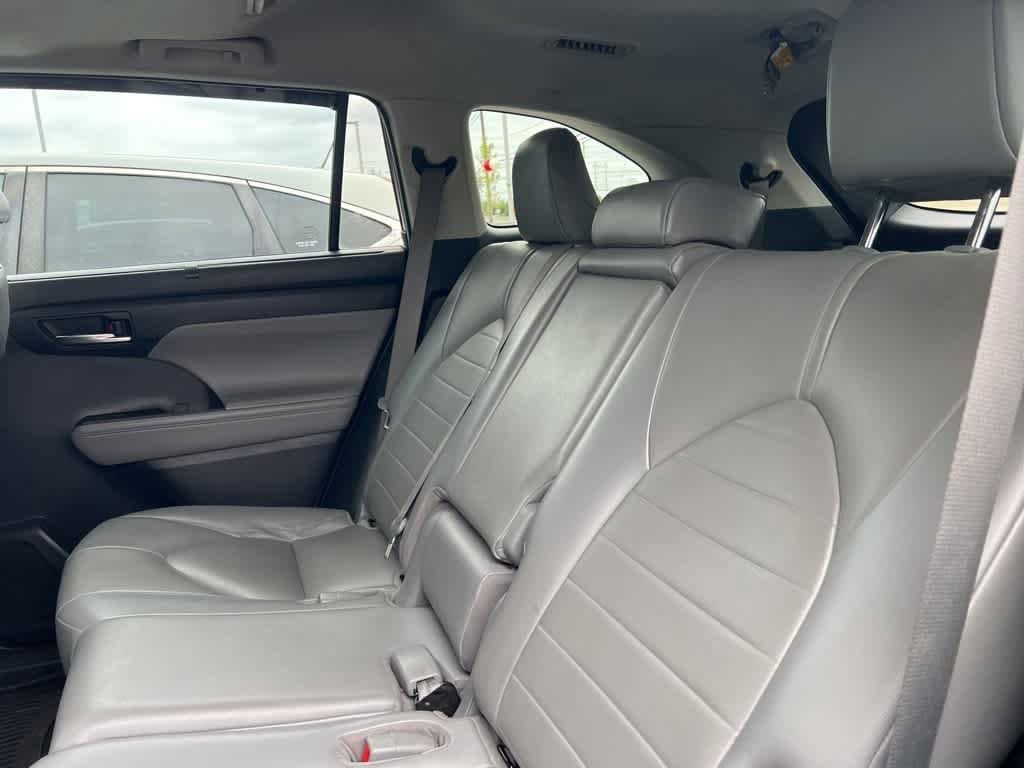 Thumbnail: 2021 Toyota Highlander - 17