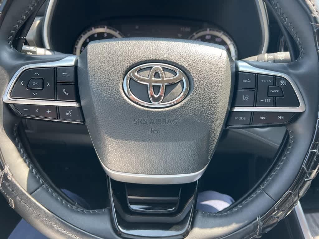 Thumbnail: 2022 Toyota Highlander - 20