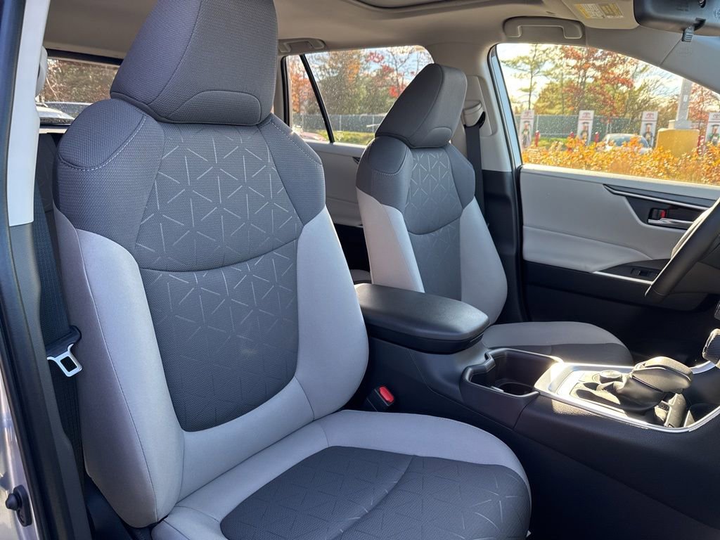 Thumbnail: 2025 Toyota RAV4 - 15