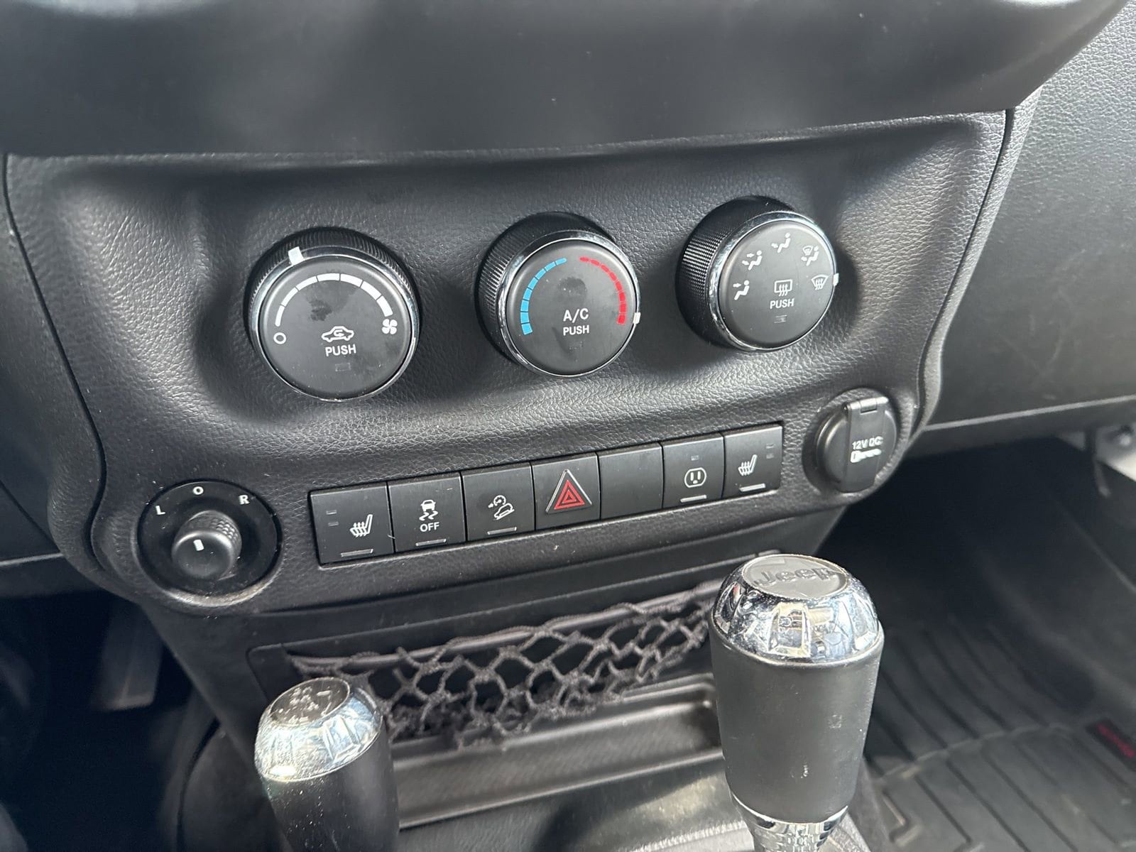 Thumbnail: 2017 Jeep Wrangler - 27