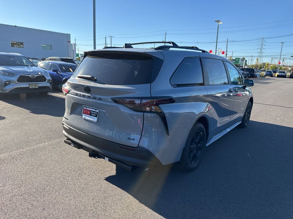 2025 Toyota Sienna Woodland Edition photo 2