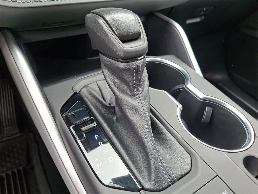 Thumbnail: 2022 Toyota Highlander - 20