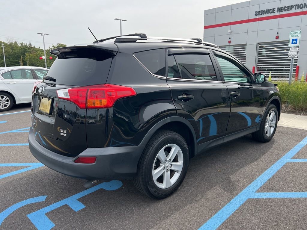 2014 Toyota RAV4 XLE photo 3