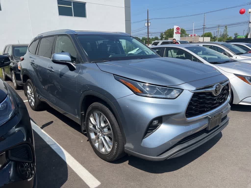 Thumbnail: 2022 Toyota Highlander - 2