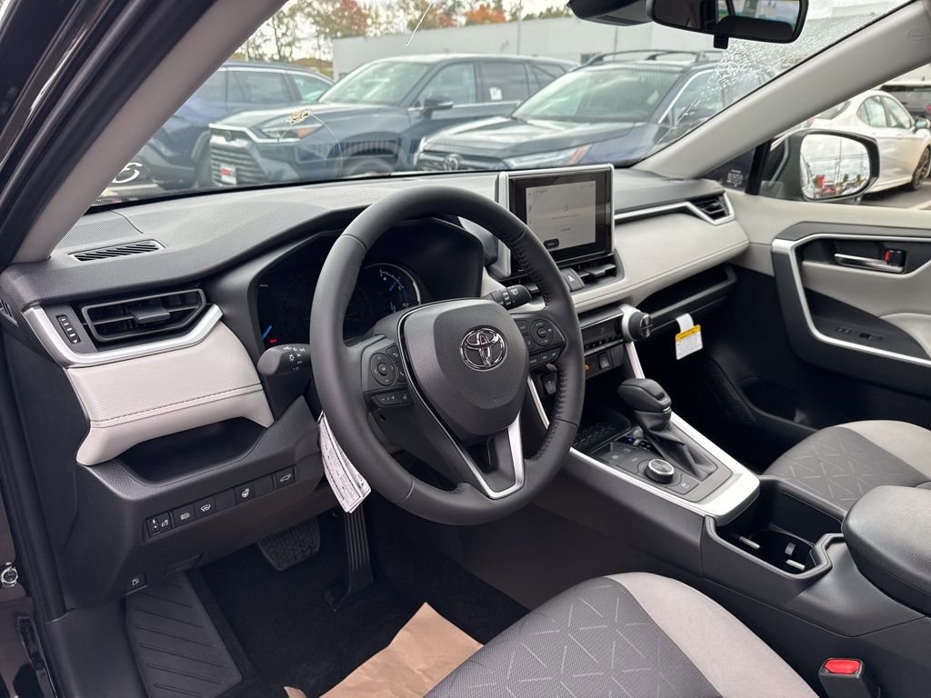 Thumbnail: 2025 Toyota RAV4 - 10