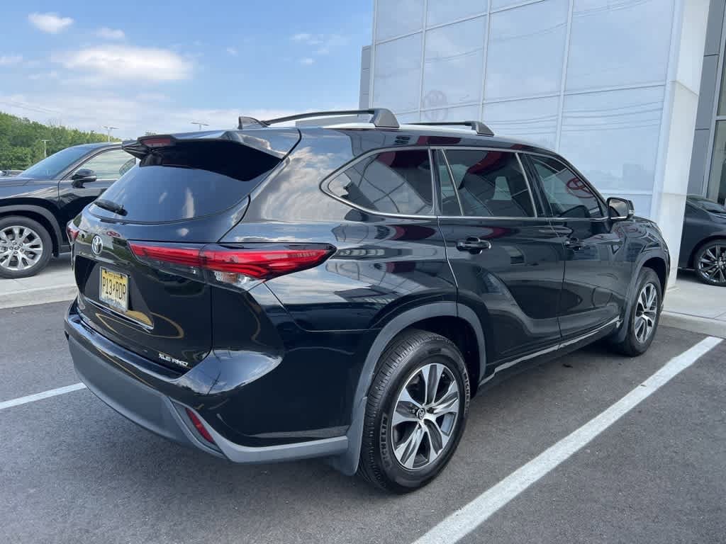 Thumbnail: 2022 Toyota Highlander - 3