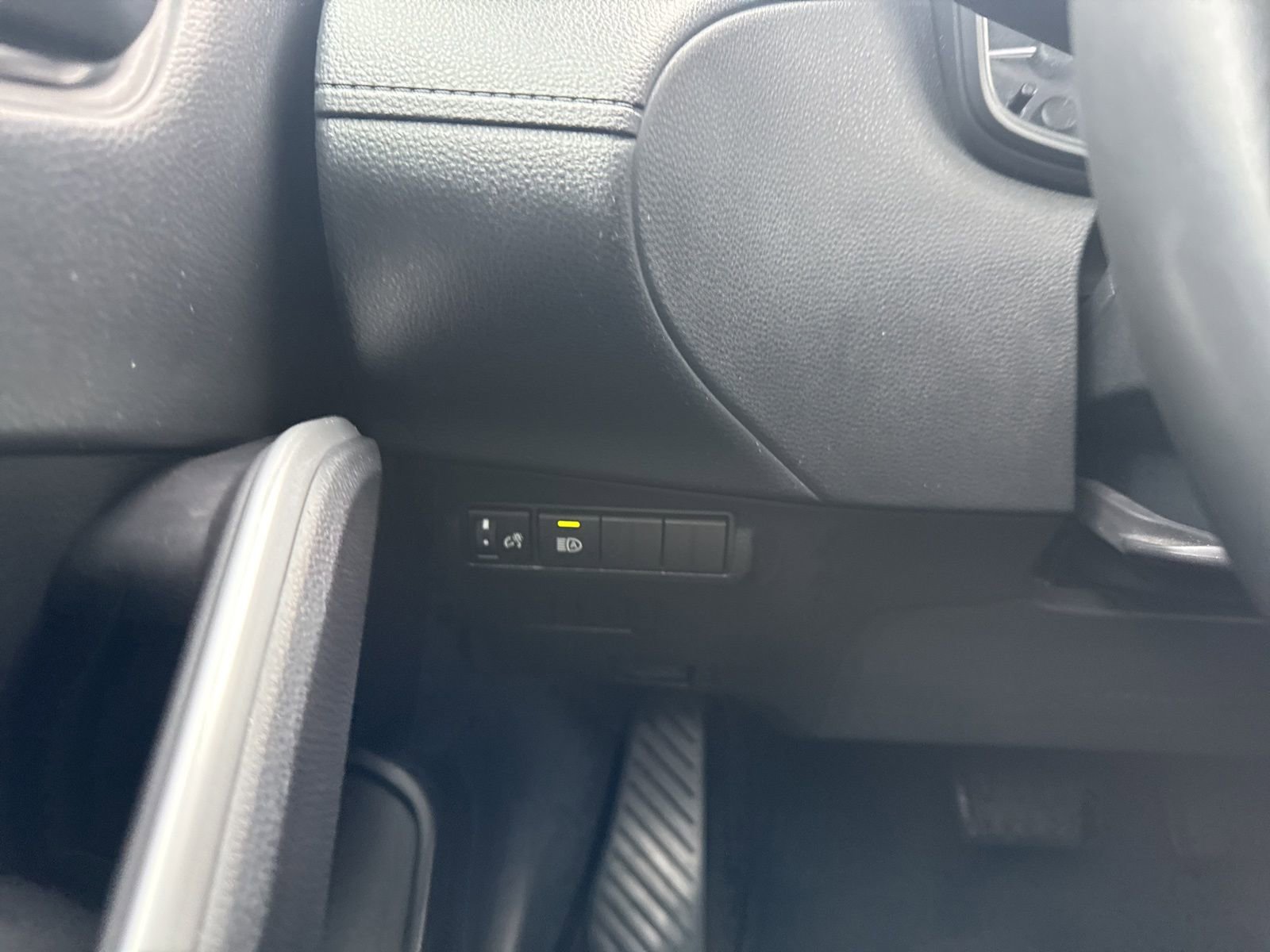 Thumbnail: 2023 Toyota Corolla Cross - 31