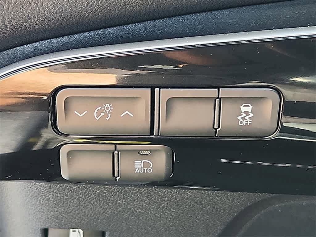 Thumbnail: 2017 Toyota Prius - 28
