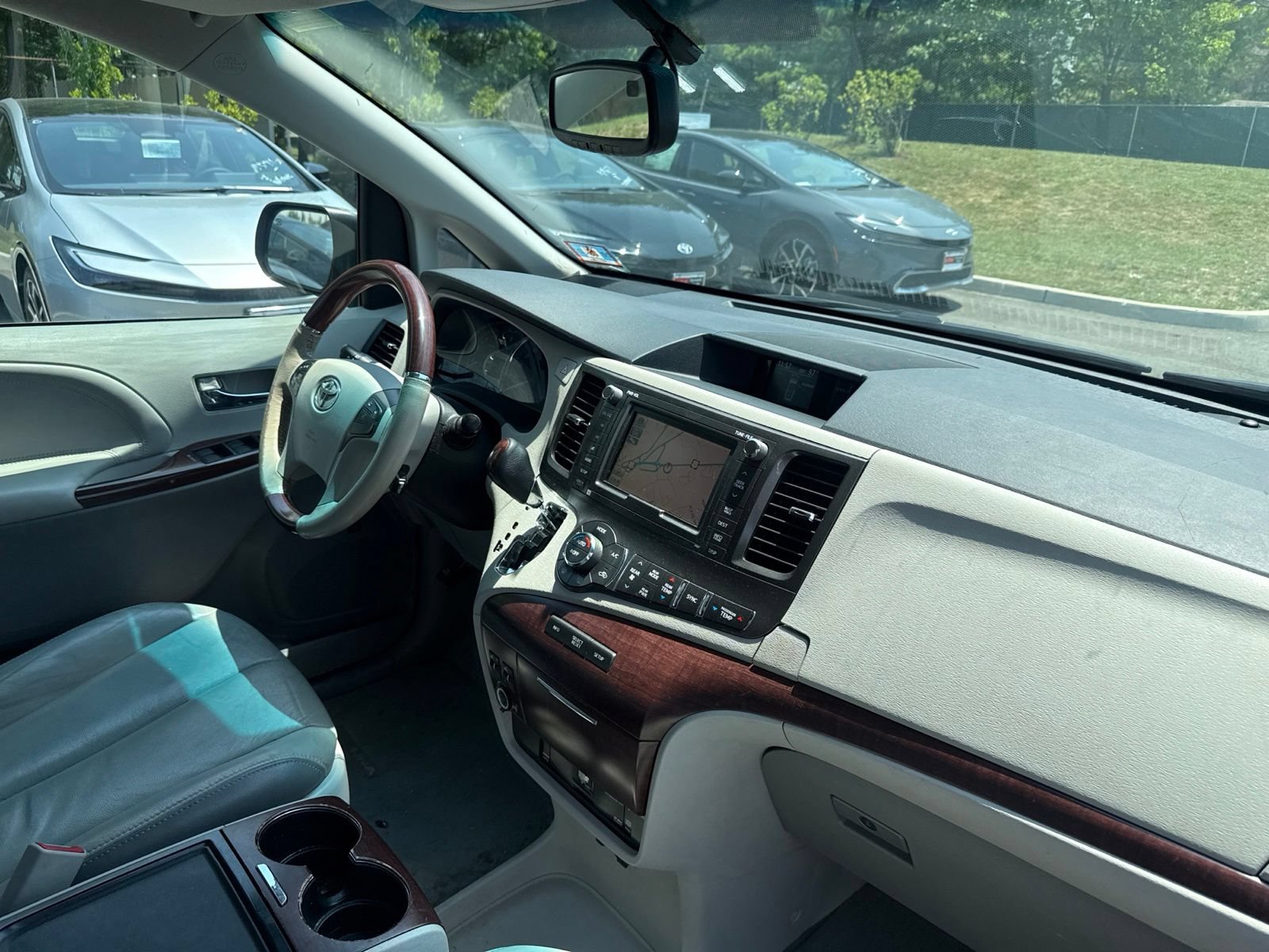 Thumbnail: 2012 Toyota Sienna - 20