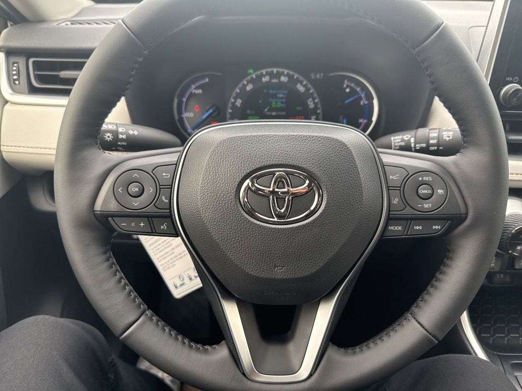 Thumbnail: 2025 Toyota RAV4 - 16