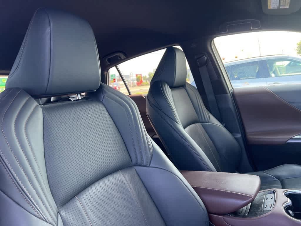 Thumbnail: 2021 Toyota Venza - 18