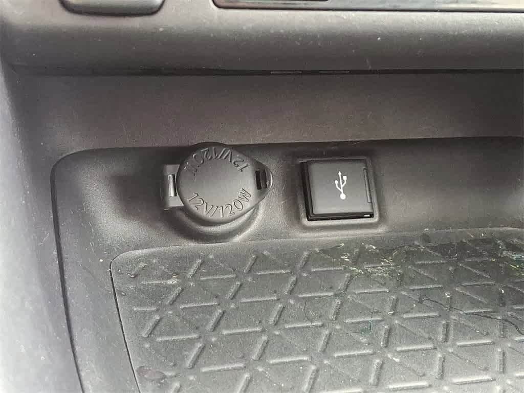 2021 Toyota RAV4 XLE Premium 30