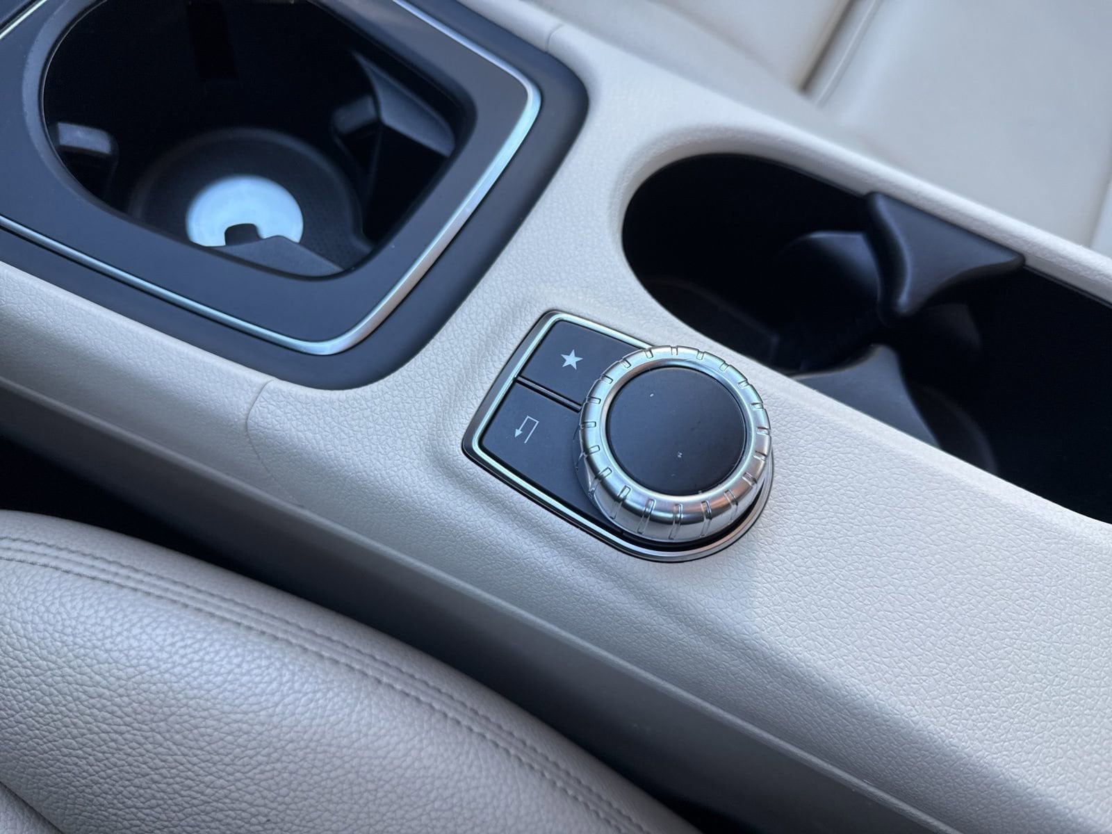 Thumbnail: 2018 Mercedes-Benz GLA - 28