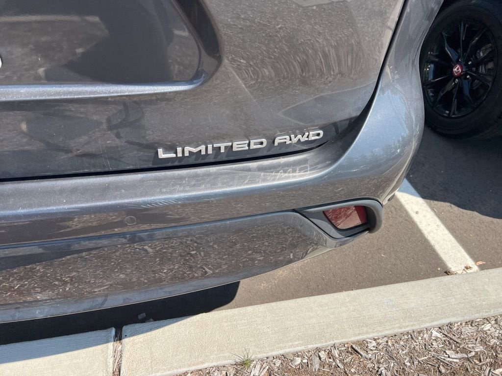 Thumbnail: 2023 Toyota Highlander - 24