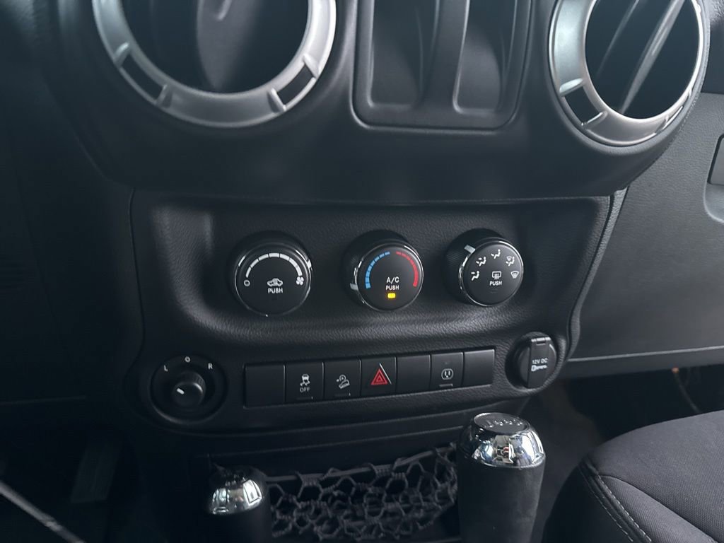 Thumbnail: 2013 Jeep Wrangler - 27