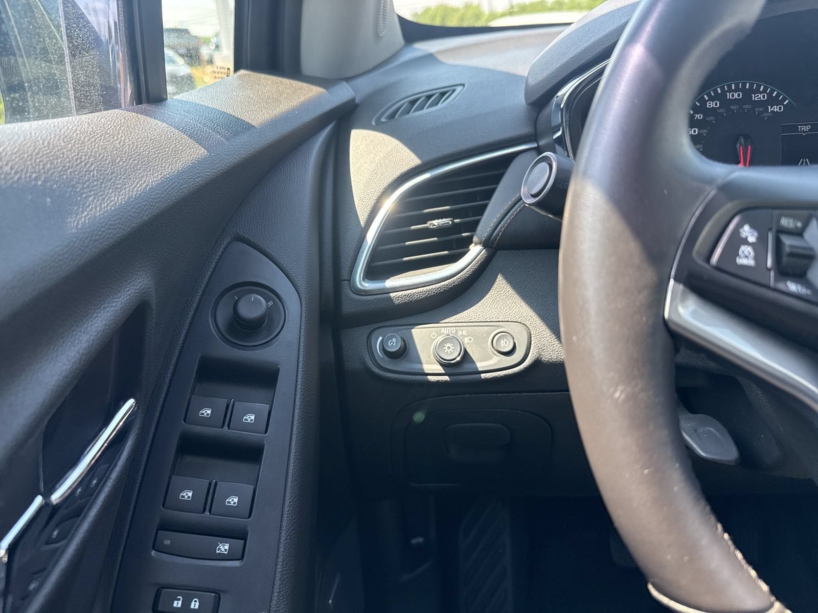Thumbnail: 2017 Chevrolet Trax - 30