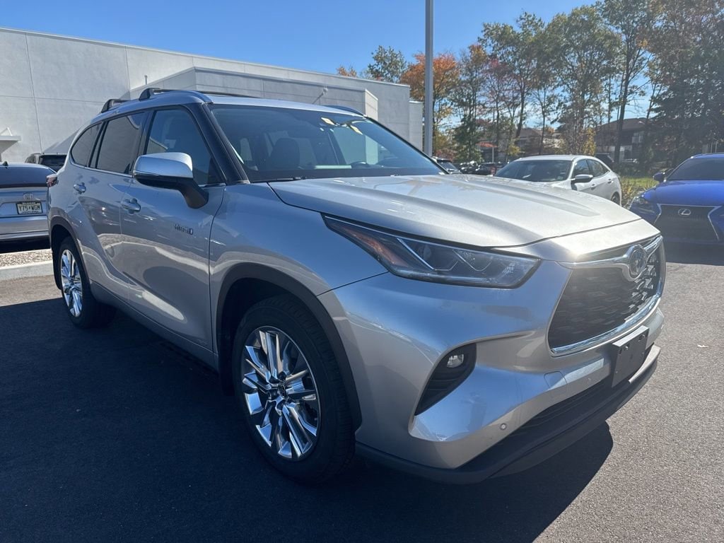 Thumbnail: 2021 Toyota Highlander - 3