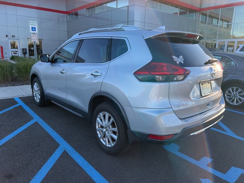 Thumbnail: 2017 Nissan Rogue - 5