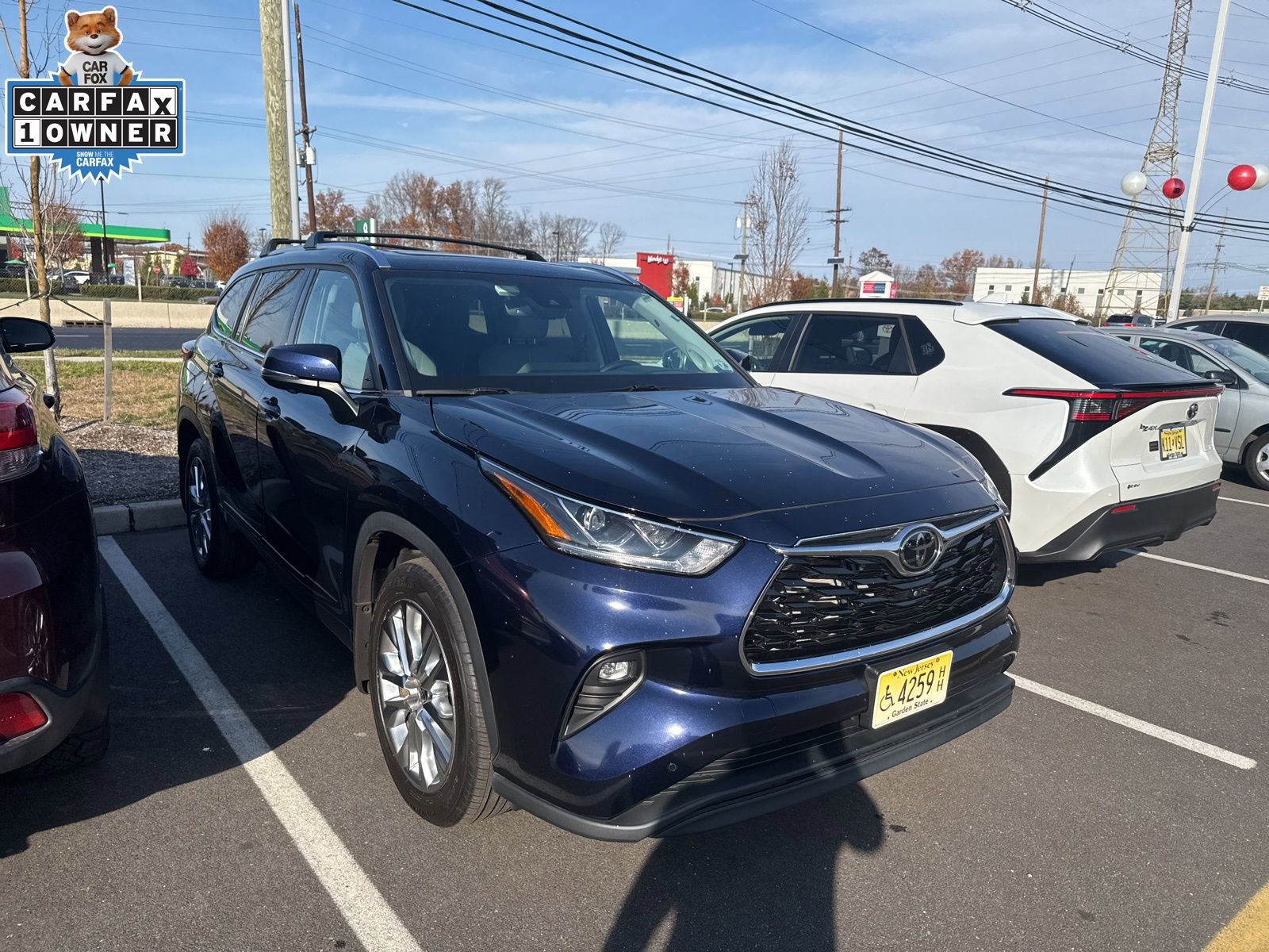 2023 Toyota Highlander L photo 2