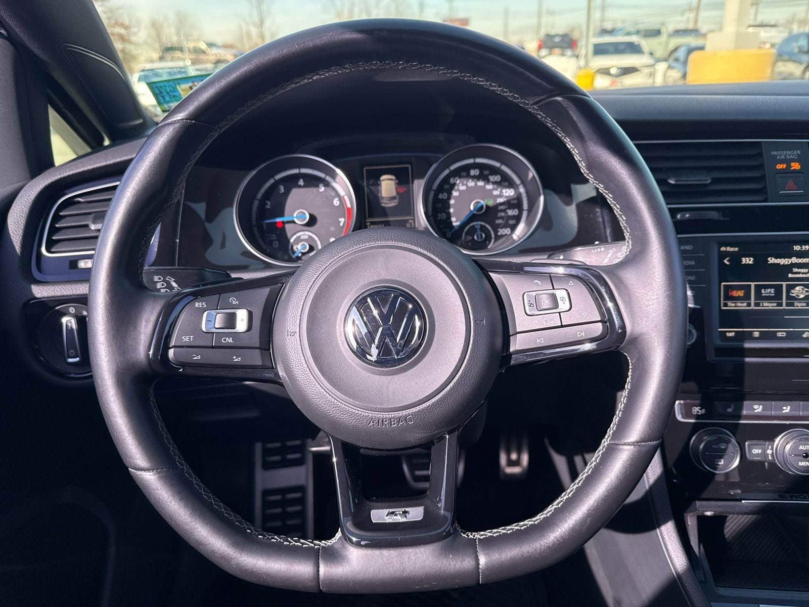 Thumbnail: 2016 Volkswagen Golf - 24