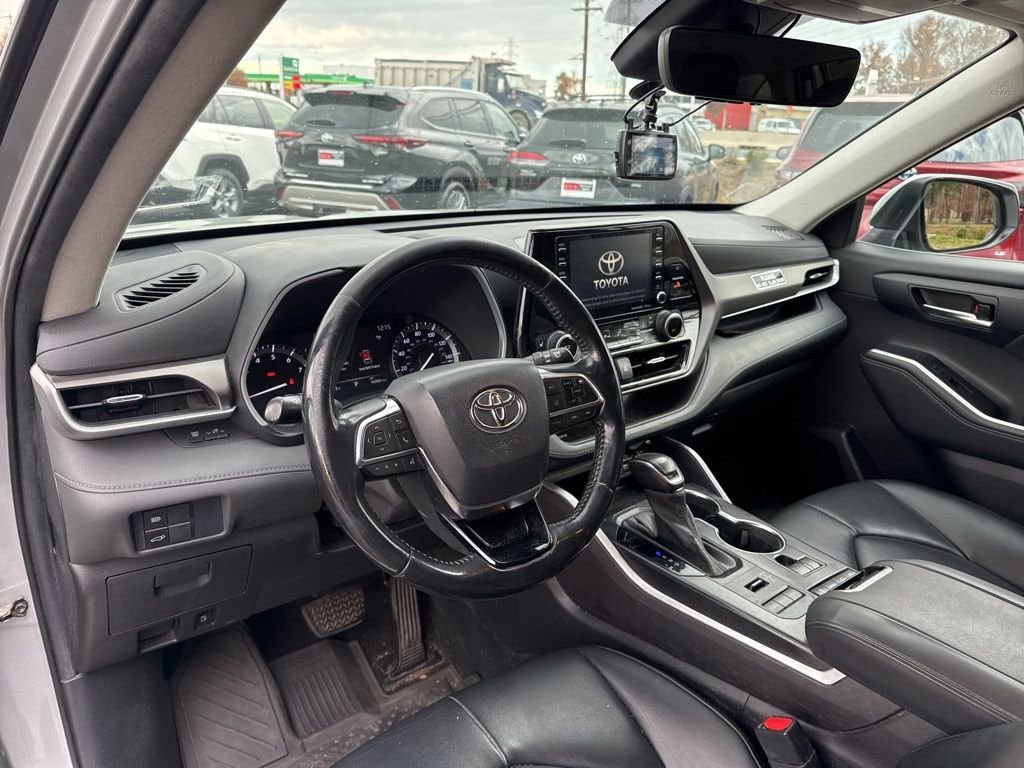 Thumbnail: 2021 Toyota Highlander - 17