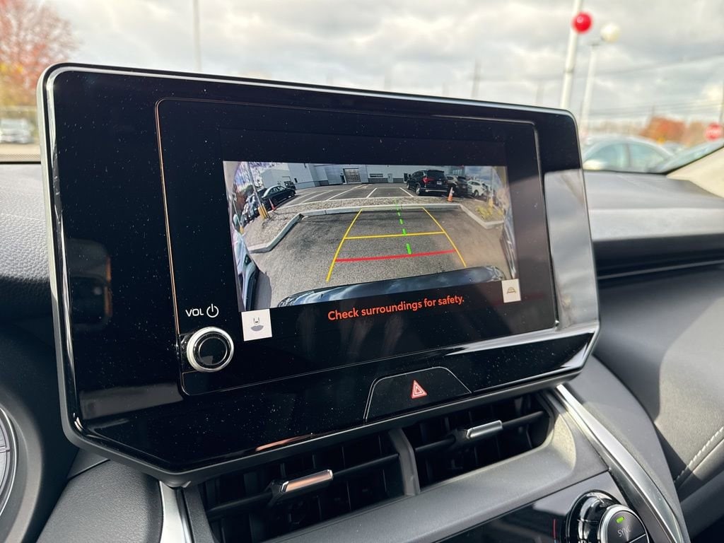 Thumbnail: 2023 Toyota Venza - 27