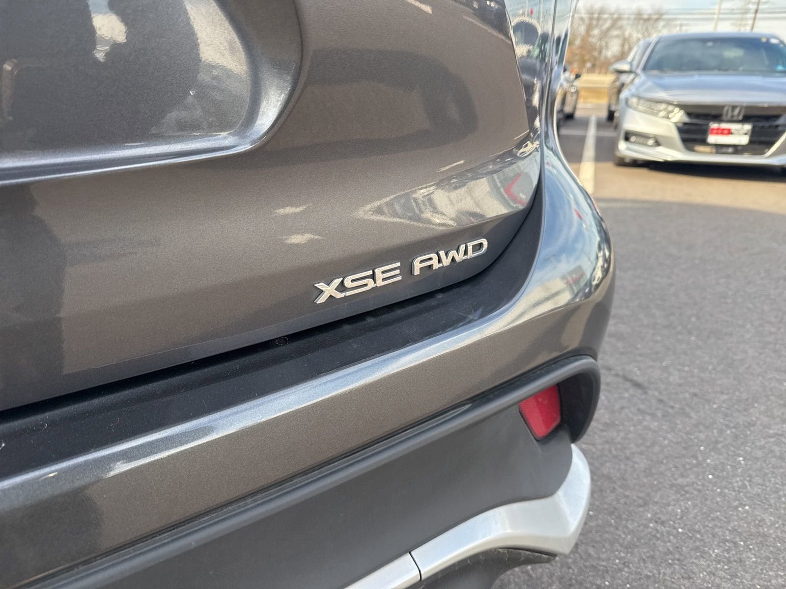 Thumbnail: 2023 Toyota Highlander - 16