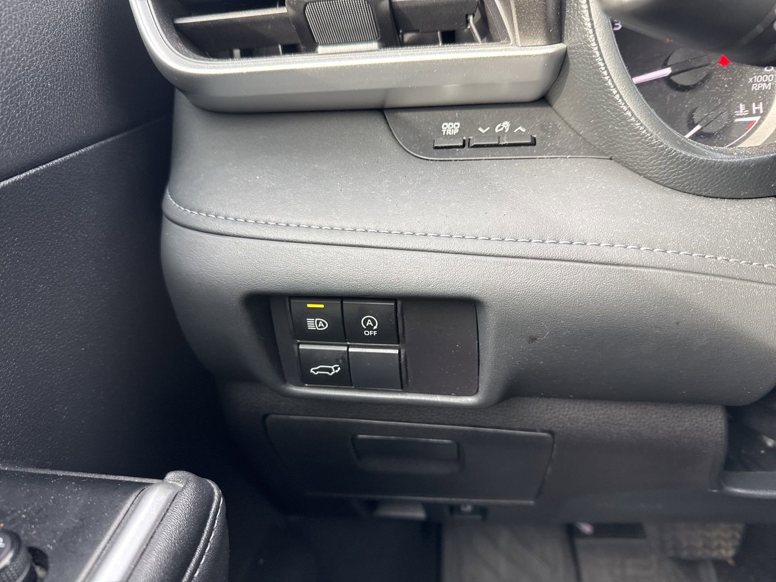 Thumbnail: 2023 Toyota Highlander - 32